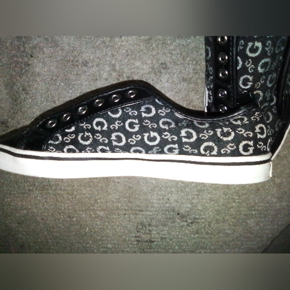 G By Guess Black and Gray Sneakers - Picture 2 of 5